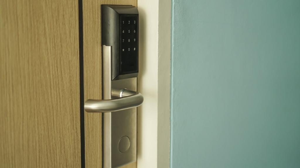 Choose a smart lock compatible with your wireless home system